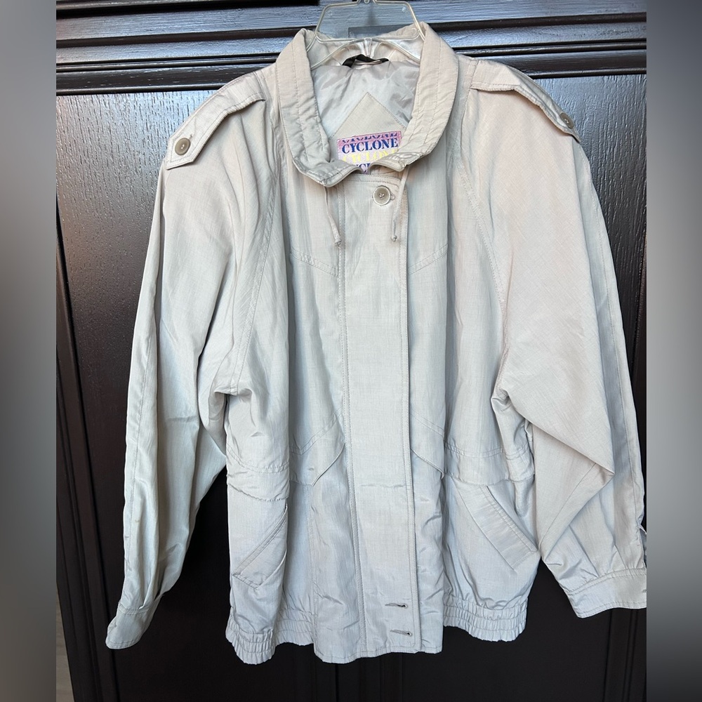 Cyclone khaki windbreaker type jacket with pockets. Size Large